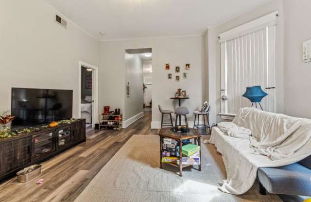 1345 N Maplewood photos photos