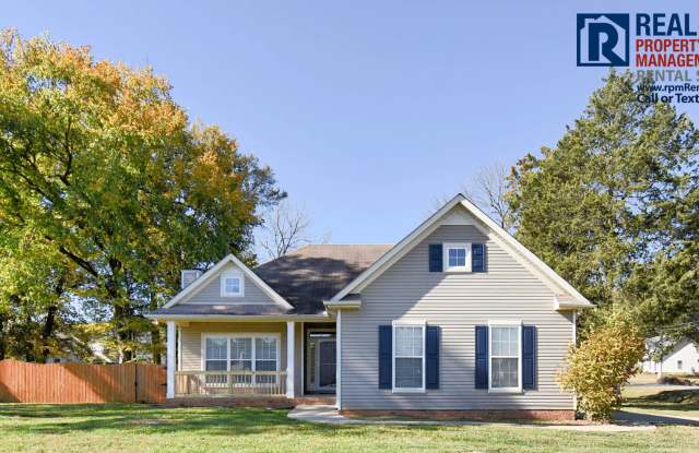 Adorable 3BD 2BA home on a cul-de-sac and corner lot! Fenced-in backyard and large deck! - 102 Gardenwood Court, Rutherford County, TN 37129