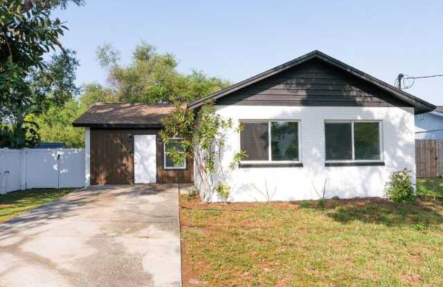 6813 S HIMES AVENUE photos photos