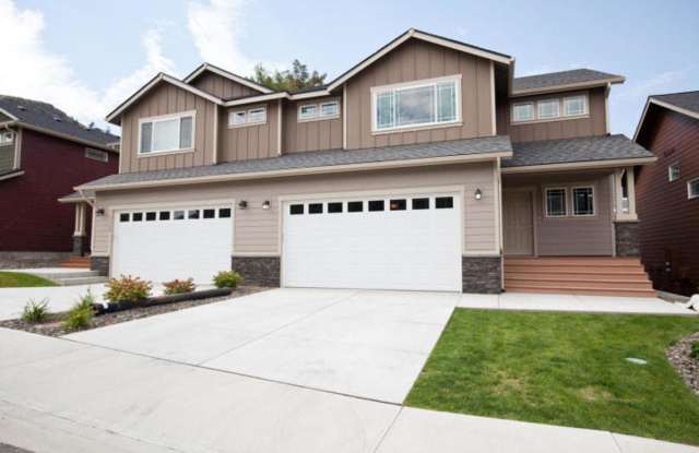 Now renting 3 Bedroom Town-home photos photos