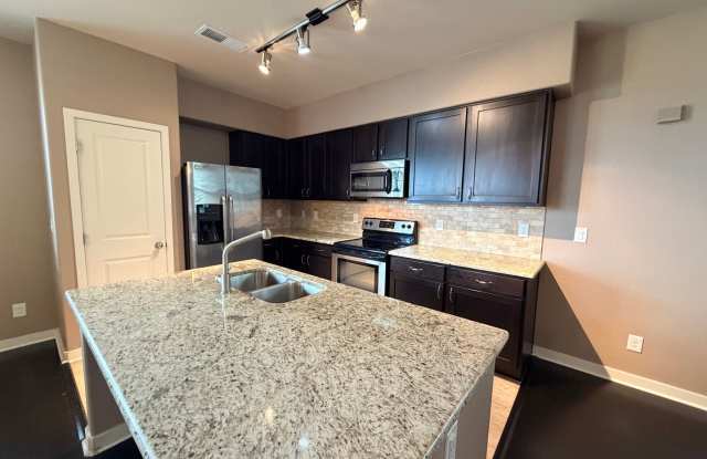 Panoramic Mountain & Downtown Views | Open Space Privacy | Luxury 2-Suite Townhome Gallery 3