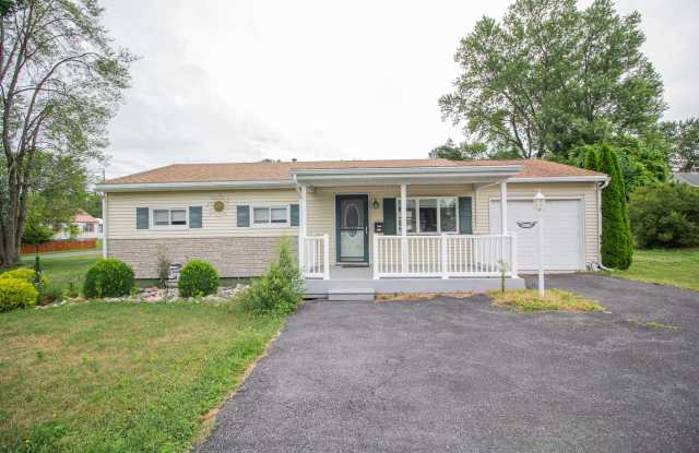 Most sought after Woodlawn area. 2BR 1BA photos photos