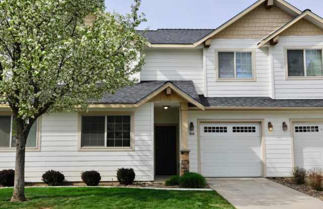 3 bed 2.5 bath Townhome with A/C  gas fireplace photos photos