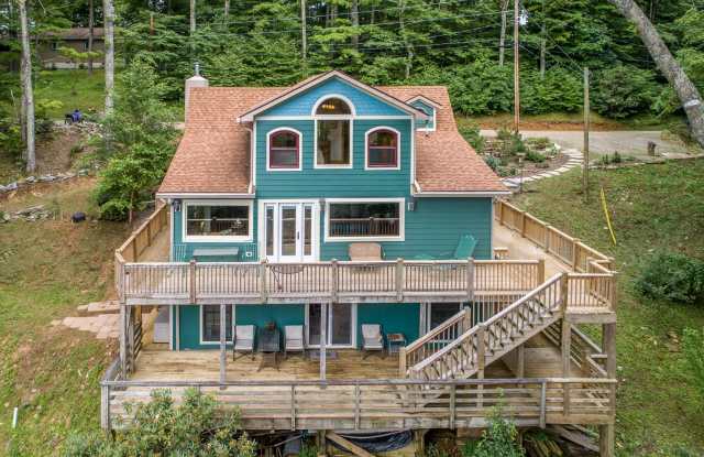 Spectacular Mountain Home with Long Range Views Gallery 1