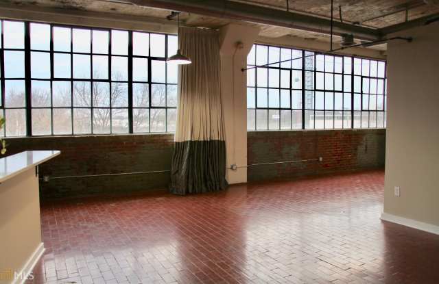 881 Memorial Dr Gallery 4