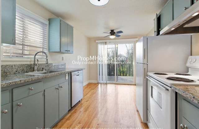 Light + Bright 2 Bedroom Duplex in SW Portland! DEPOSIT SPECIAL - 5855 Southwest Oleson Road, Washington County, OR 97225