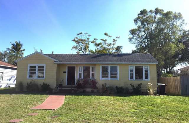 156 39TH AVENUE NE - 156 39th Avenue Northeast, St. Petersburg, FL 33704