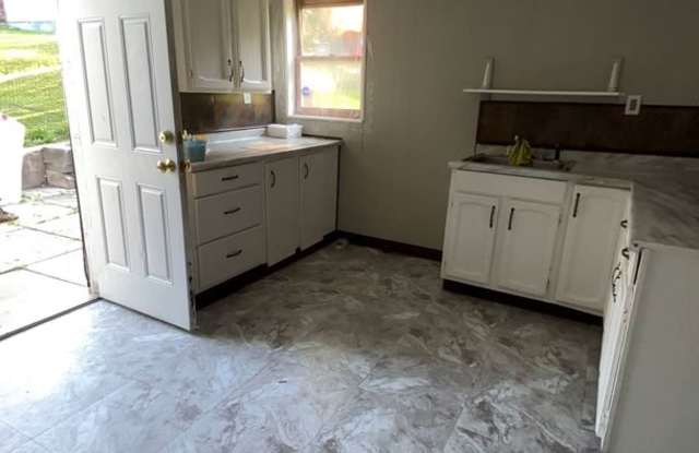 2 Bedroom 1.5 Bath Gallery 3