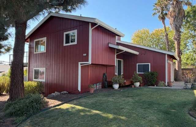 Beautiful 4-bedroom, 3-bath Tahoe-inspired home with vaulted ceilings, spacious decks, stunning downtown Concord views, and an oversized two-car garage Gallery 1