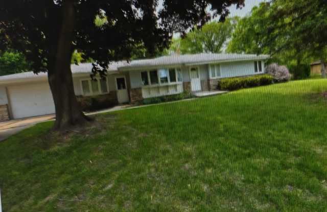 4465 N 147th St photos photos