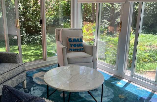 5 bedroom updated home in Friendly Center area Gallery 3