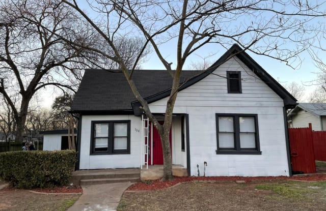 704 Williams Avenue - 704 Williams Avenue, Cleburne, TX 76033