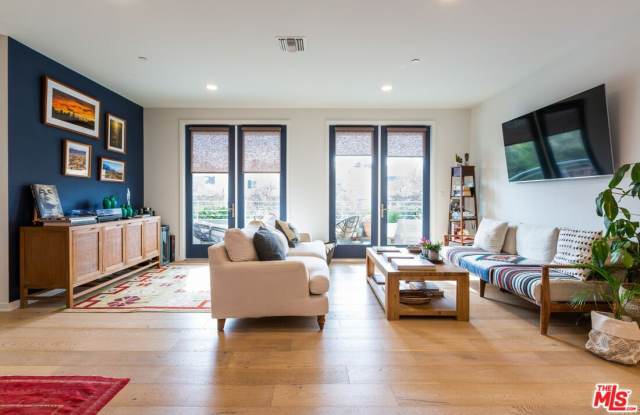4240 Laurel Canyon Blvd photos photos