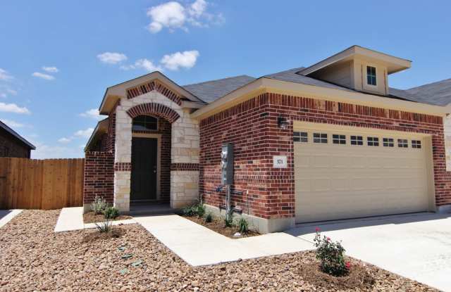 Fridge Included / No Carpet / Interior Washer/Dryer Connections/ Fenced in Back Yard / Covered Back Patio / CISD - 371 Creekside Curve, New Braunfels, TX 78130