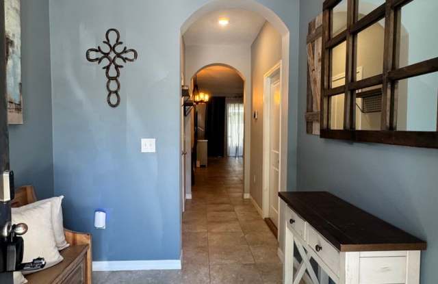 Partially Furnished/Unfurnished 3-bed, 2.5-bath townhome in Sarasota’s Bay Landing. Gallery 3
