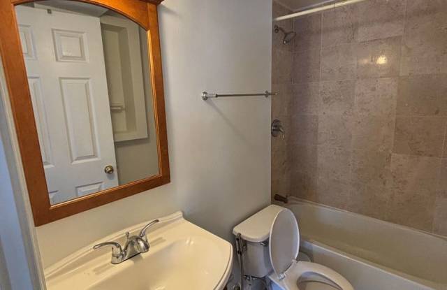 Charming 1Bed/1Bath Condo in the heart of DC Gallery 4