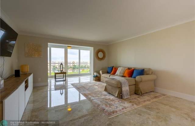 111 SE 3 Avenue photos photos