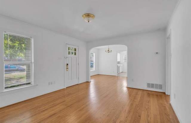 6122 Tremont Street Gallery 3