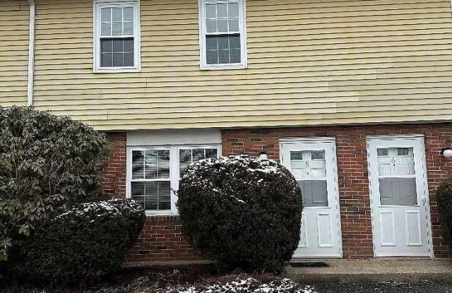 252 West Street - 5 photos photos
