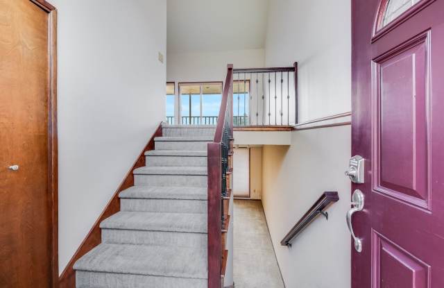 Beautiful 3 bed, 2 bath Condo in West Linn! photos photos