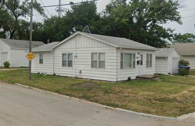 3 Bedroom Home with Huge Detached Garage! photos photos
