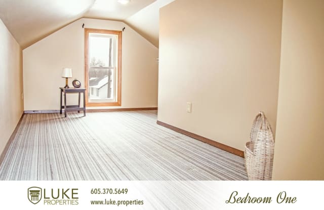 1424 E 4th St - 1424 E 4th St, Sioux Falls, SD 57103