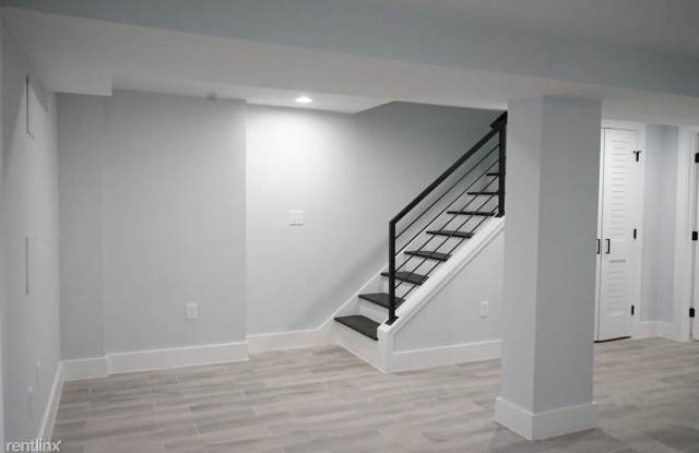 805 Jefferson St NW Unit B Gallery 4