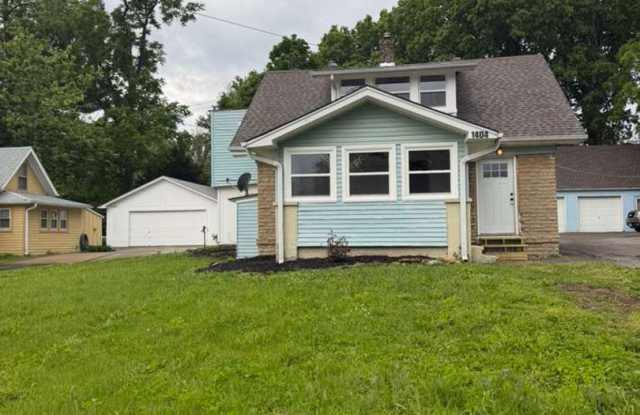 Spacious 4 Bedroom in Independence with Updated Kitchen and Built In Charm photos photos