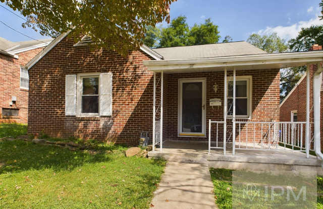 Charming 3BR Cape Cod Home in York Suburban Schools with Fenced Yard & Sunroom!! photos photos
