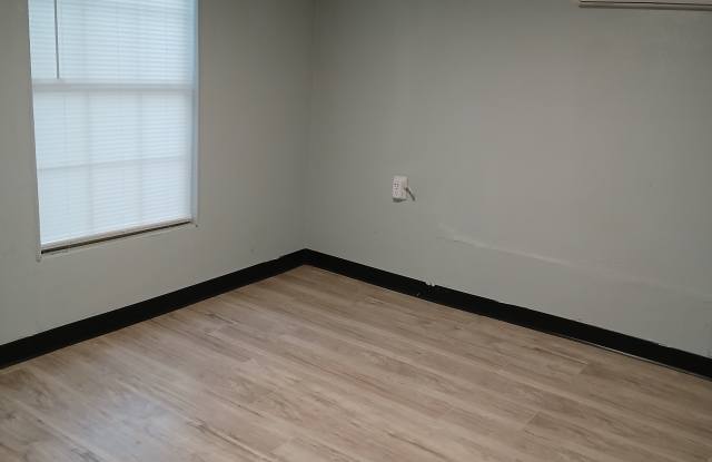 310 W Magnolia Ave photos photos