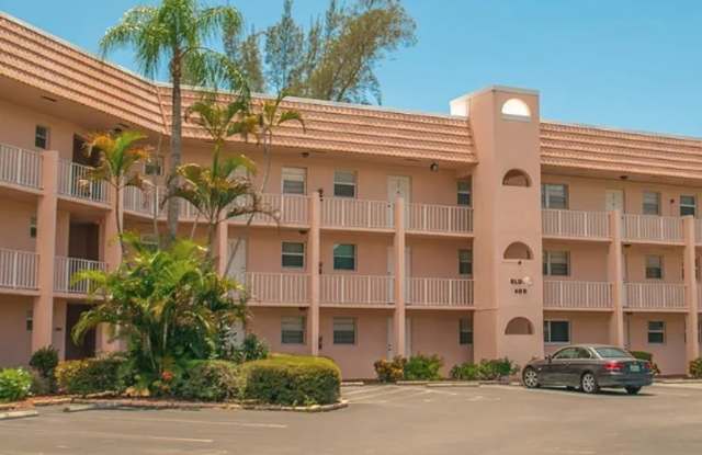 **UNFURNISHED ANNUAL - 2 Bedroom 2 Bathroom Condo - Forest Lakes - Available Mid-June** photos photos