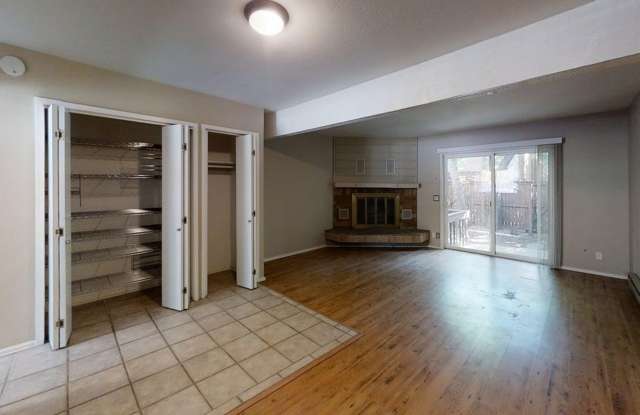 Spacious Willow Springs Townhome Near Trails, Shopping & Dining Gallery 1