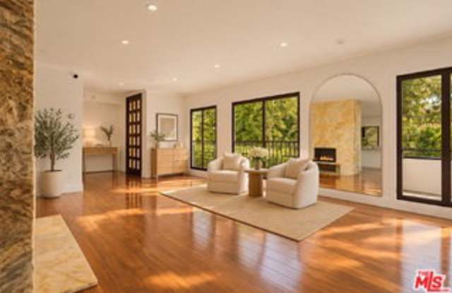 1229 North Wetherly Drive Gallery 4