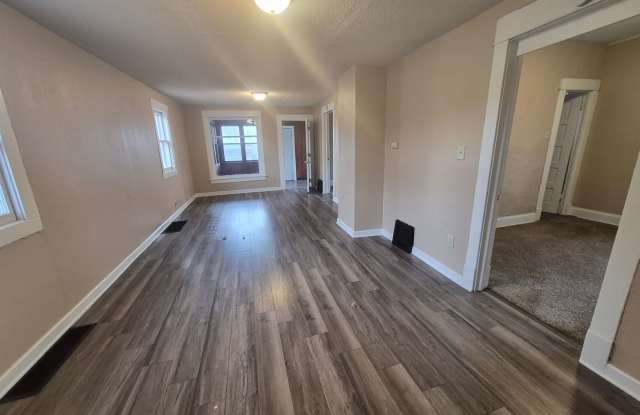 Two Bedroom, One Bathroom Home with Washer/Dryer! Gallery 3