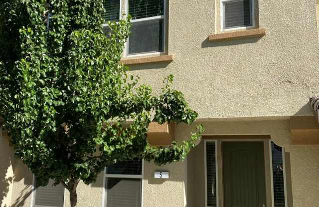 Livermore, Gorgeous Townhome 4 bed/3.5 bath no Maintenance! Easy Commute 580 - 1280 Gusty Loop, Livermore, CA 94550