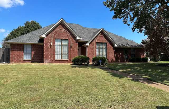 Welcome home to this beautifully renovated 4-bedroom, 3-bathroom residence located in the highly desirable Cordova area, just minutes from Germantown Parkway. Gallery 1