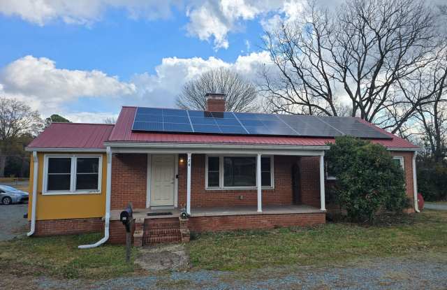 Charming Pittsboro Bungalow with Screened Porch  Fully Fenced Yard photos photos
