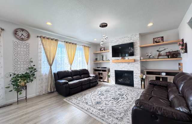 Gorgeous home with beautiful views! Gallery 4