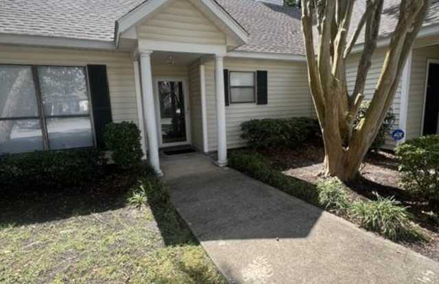 905 East Estates Boulevard - 1Unit C Gallery 1