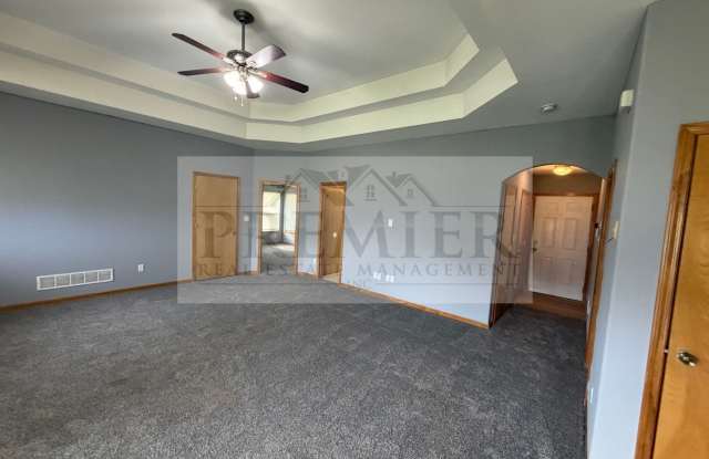 Spacious 2 bedroom/ 1.5 bath home with garage!  420 N Savage Ct Independence MO - Rent $1370 Gallery 4