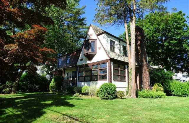 207 Madison Road - 207 Madison Road, Scarsdale, NY 10583