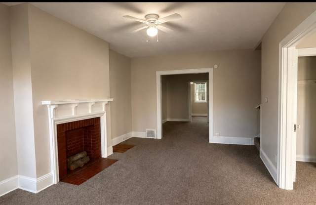 Four bedroom one bathroom townhouse for rent Gallery 3