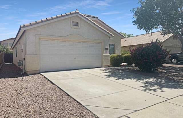 Newer flooring and paint! Excellent location!! Gallery 3