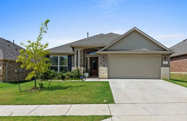 820 Skytop Drive - 820 Skytop Dr, Tarrant County, TX 76052
