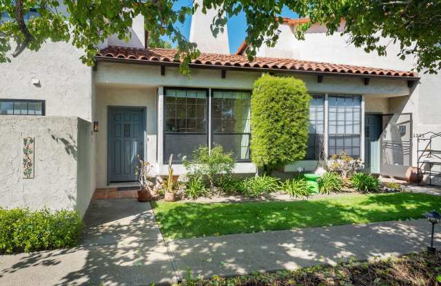 Spanish-style 3/2 Montecito Condo in MUS school district! Gallery 3