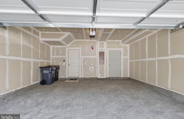 18002 ALICIA Avenue Gallery 3