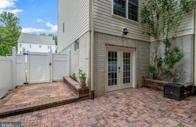 8305 COVINGTON WOODS Court Gallery 2