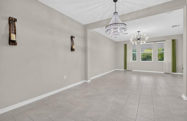 AVAILABLE NOW In Sanford 5 BEDS 4.5 BATHS + LOFT Gallery 4