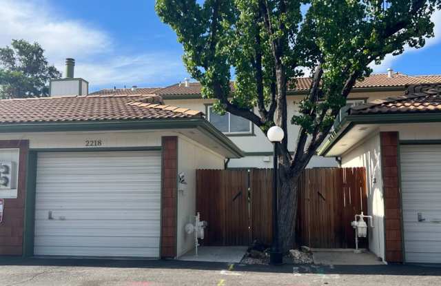 Cute Central Sparks Townhouse photos photos