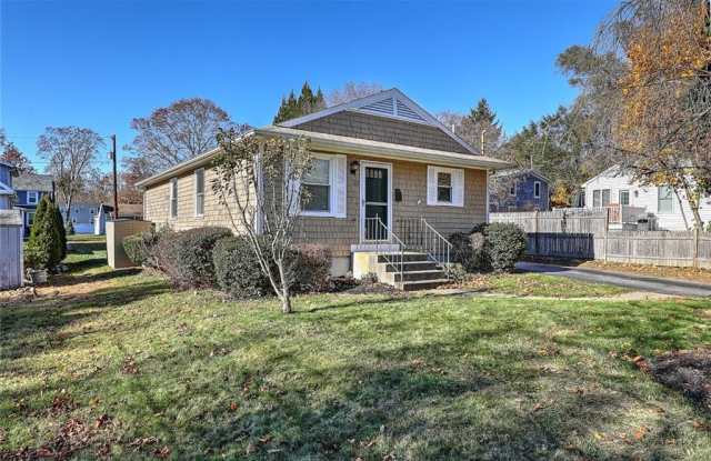 22 Carpenter Avenue - 22 Carpenter Avenue, Bristol County, RI 02806